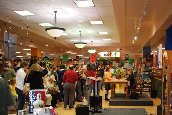 Lynn Reardo signing books at BookPeople singing